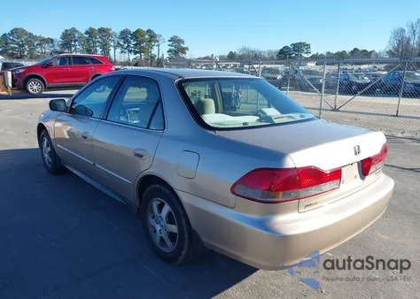 2001 Honda Accord 2.3 Lx z USA, uszkodzony, nr VIN 1HGCG56421A077742